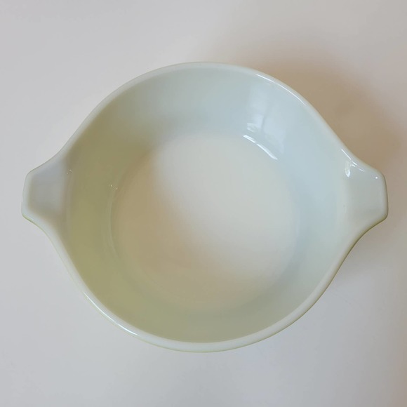 Pyrex Verde #472 1.5 Pints Round Casserole Dish without Lid - Picture 2 of 7